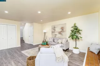 Photo #2: 41017609 Listing