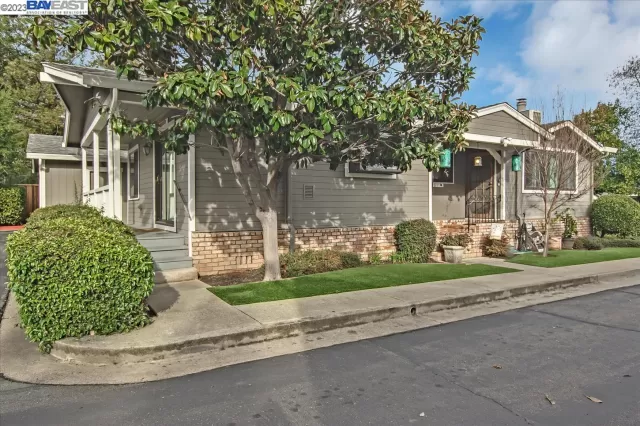 MLS: 41017623 Condo For Sale