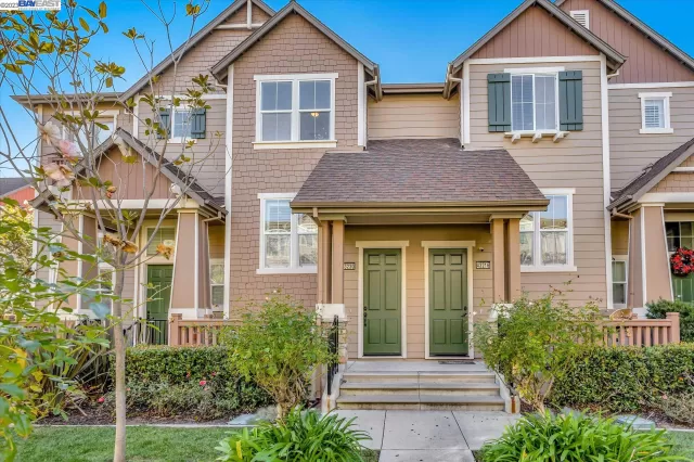 MLS: 41017901 Condo For Sale