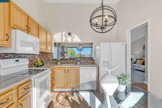 Photo #6: 41017936 Listing