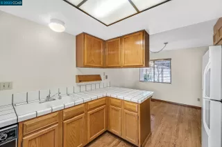 Photo #6: 41017940 Listing