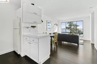 Photo #5: 41017943 Listing 
