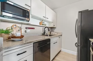 Photo #2: 41018002 Listing 