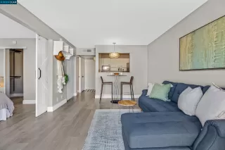 Photo #6: 41018002 Listing 