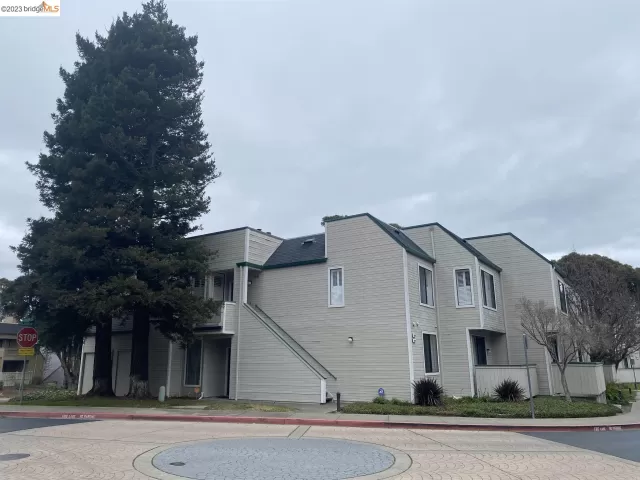 MLS: 41018101 Condo For Sale