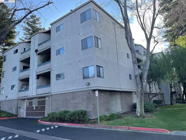 MLS: 41018643 Condo For Sale