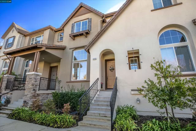 MLS: 41018736 Condo For Sale