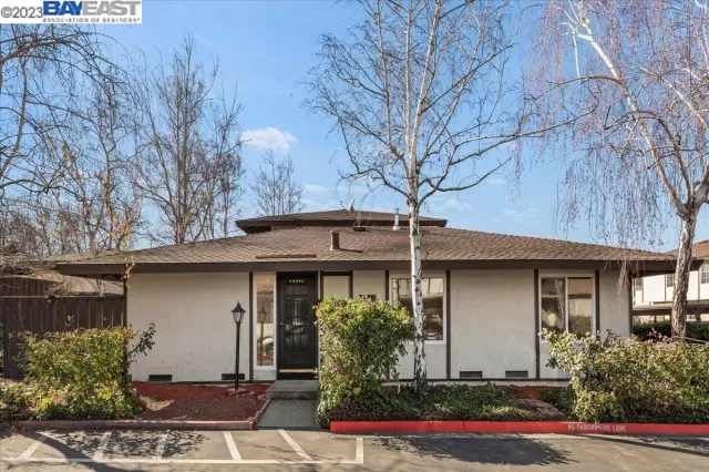 MLS: 41018889 Condo For Sale