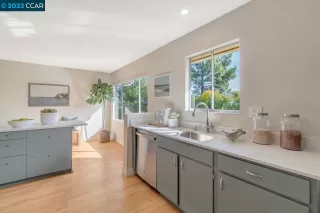 Photo #1: 41018899 Listing 