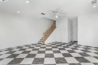 Photo #6: 41018933 Listing