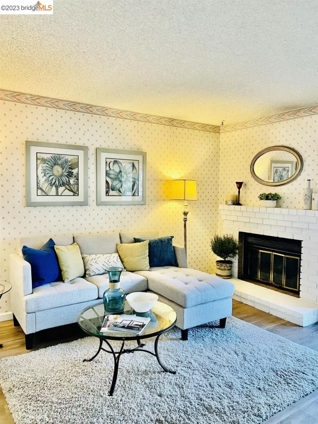 MLS: 41019059 Condo For Sale