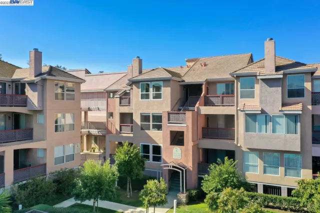 MLS: 41019065 Condo For Sale