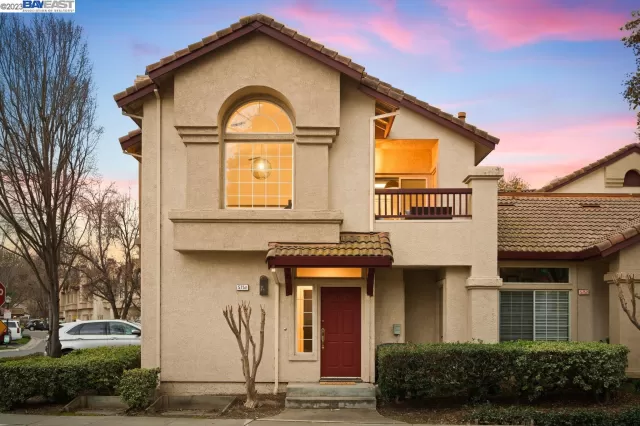 MLS: 41019141 Condo For Sale