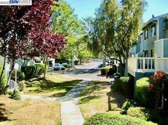 MLS: 41019168 Condo For Sale