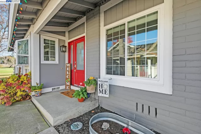 MLS: 41019251 Condo For Sale