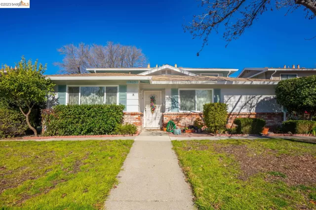 MLS: 41019266 Condo For Sale