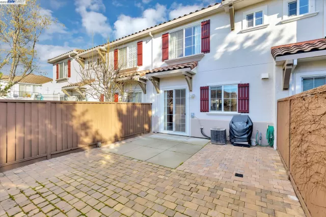 MLS: 41019409 Condo For Sale