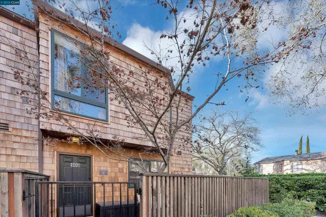 MLS: 41019485 Condo For Sale