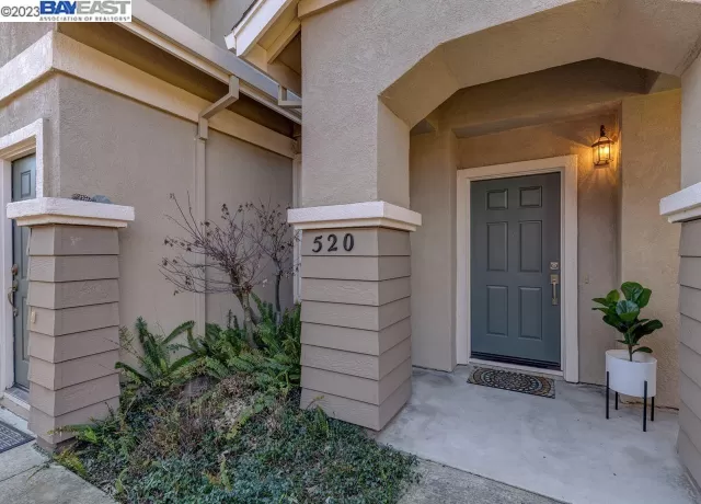 MLS: 41019534 Condo For Sale