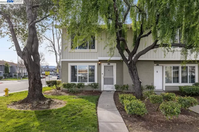 MLS: 41019557 Condo For Sale