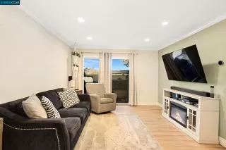 Photo #2: 41019602 Listing 