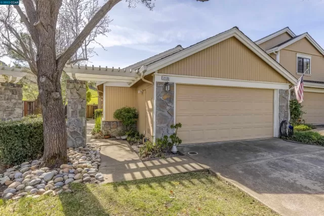 MLS: 41019791 Condo For Sale