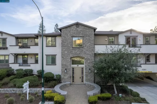 MLS: 41019869 Condo For Sale