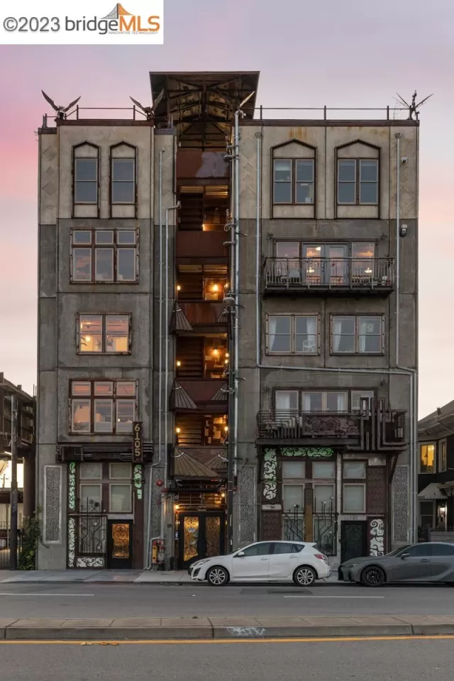 MLS: 41019887 Condo For Sale