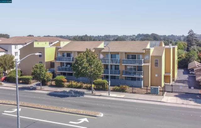 MLS: 41019923 Condo For Sale