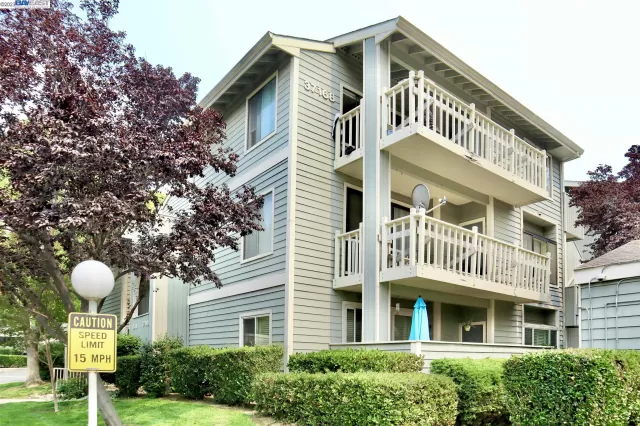 MLS: 41019998 Condo For Sale