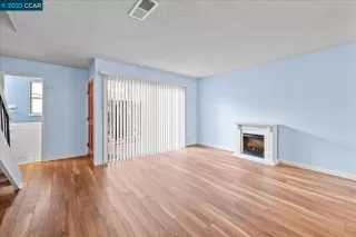 Photo #3: 41020004 Listing