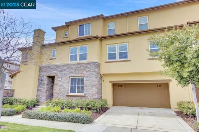 MLS: 41020433 Condo For Sale