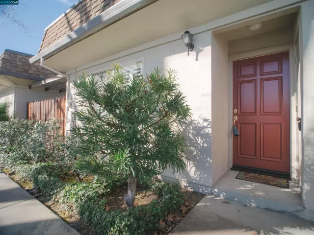 MLS: 41020459 Condo For Sale