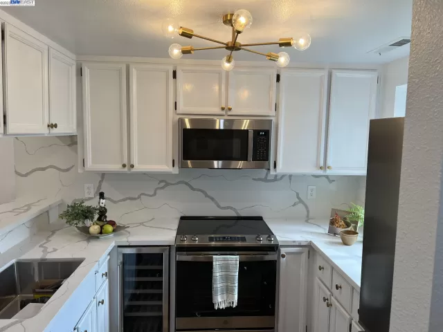 MLS: 41020558 Condo For Sale