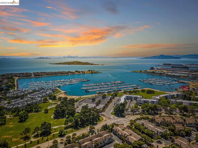 MLS: 41020600 Condo For Sale