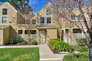 Click for more information on MLS # 41020651 : 247 KINGSTON WAY More Details about MLS # 41020651 : 247 KINGSTON WAY
