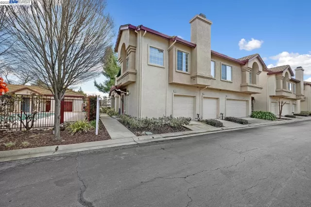 MLS: 41020864 Condo For Sale