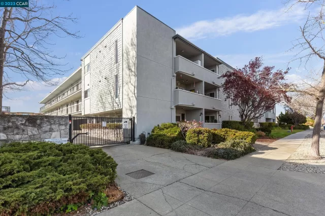 MLS: 41021049 Condo For Sale