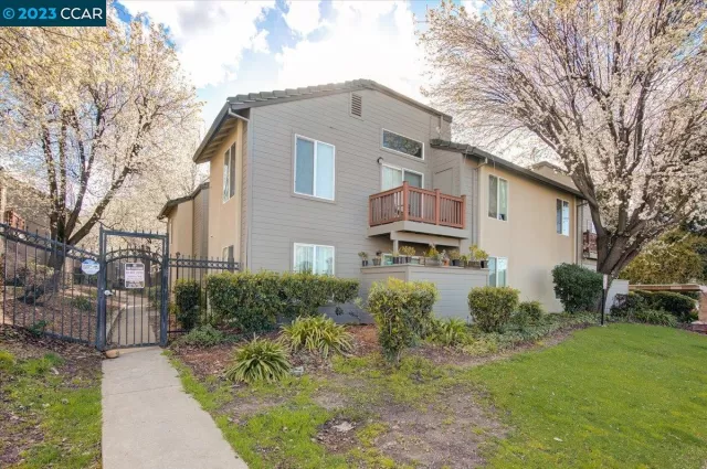 MLS: 41021151 Condo For Sale