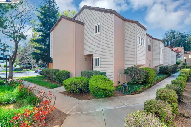 MLS: 41021208 Condo For Sale