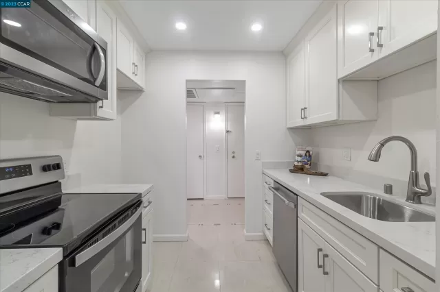 MLS: 41021247 Condo For Sale