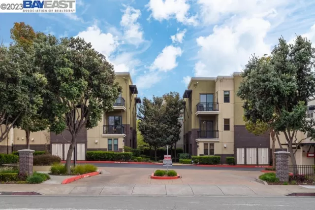 MLS: 41021251 Condo For Sale
