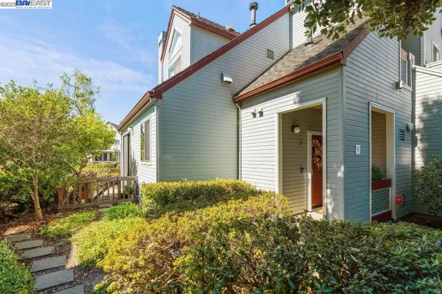 MLS: 41021262 Condo For Sale