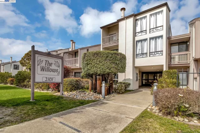 MLS: 41021352 Condo For Sale