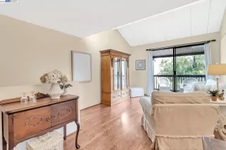 Photo #5: 41021352 Listing