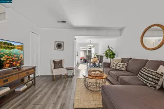 Photo #1: 41021425 Listing 