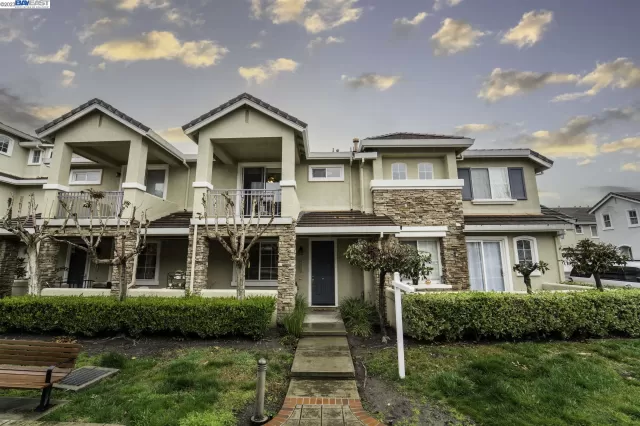 MLS: 41021503 Condo For Sale