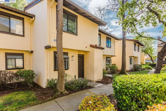 MLS: 41021510 Condo For Sale