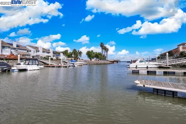 MLS: 41021549 Condo For Sale