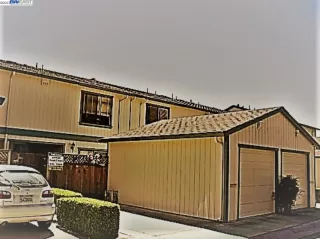 More Details about MLS # 41021564 : 19901 FOREST AVE